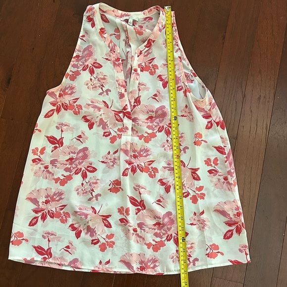 JOIE Aruna 100% Silk Top Sleeveless Split Neck Pink Floral Pleats Women's Size M - Picture 9 of 13